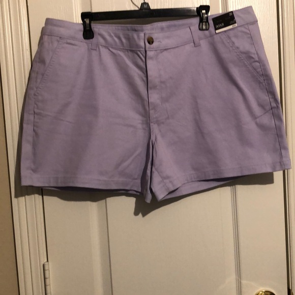 a.n.a Pants - NWT a.n.a TWILL SHORT. Size 20